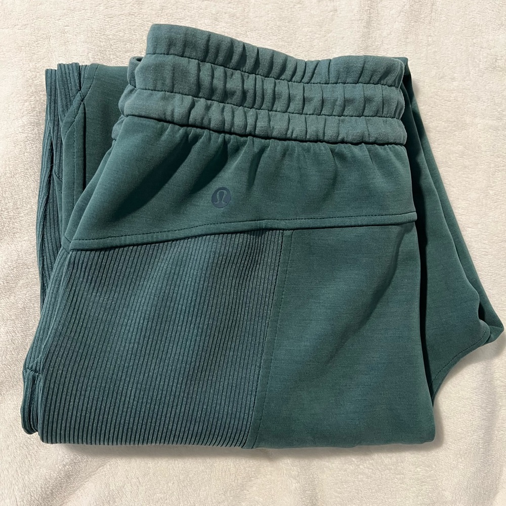 Lululemon brushed softstreme joggers size 2